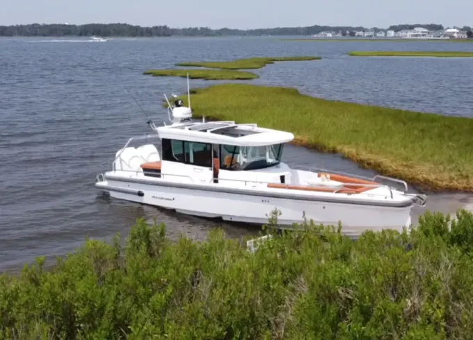 Axopar - Top Luxury Adventure Boat on the Bay