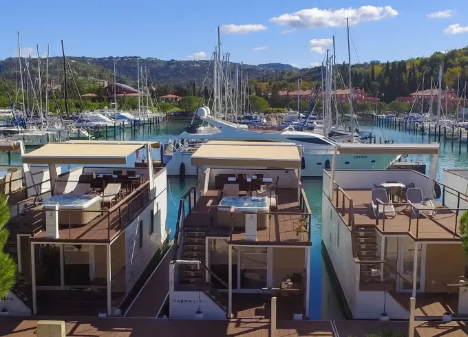 36' Trimaran Luxury Floating Houseboat – Private Escape with Jacuzzi