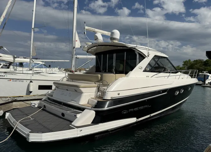 New 48ft Sport Coupe Yacht in Chicago River & Lake Charter
