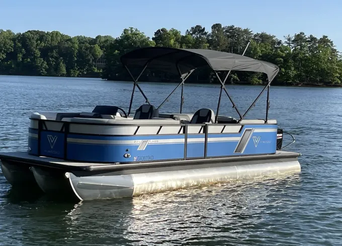 2022 Viaggo Tritoon on North End of Lake Lanier | Ready for fun!