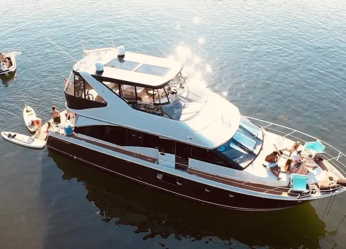Luxury 56 Ft Yacht for cruises on Lake Union and lake Washington