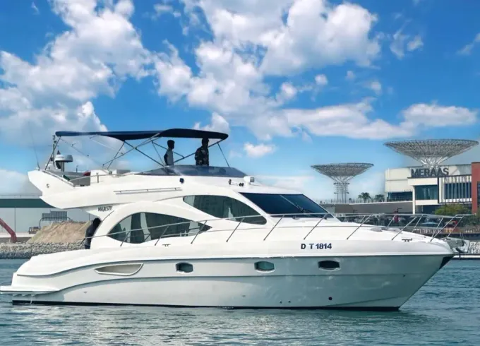 Luxurious Majesty 48FT Yacht in Dubai for cruising