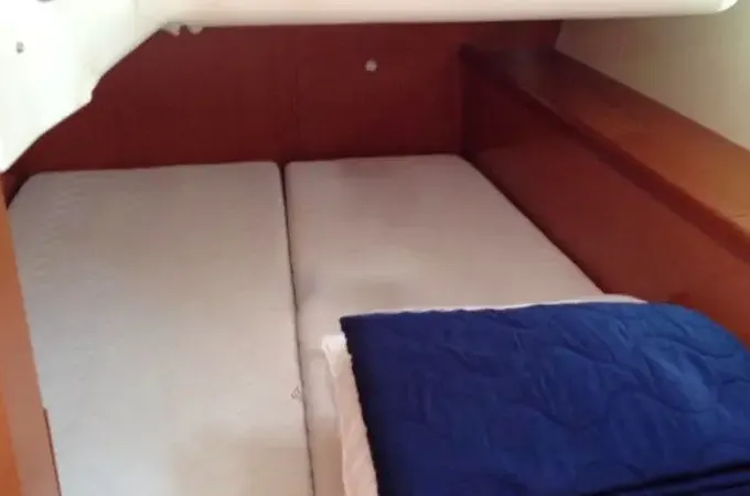 40' Oceanis Cruising Monohull "Pepper" Charters in Anatoliki Attiki, Greece