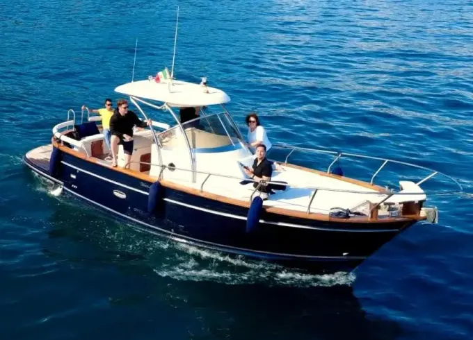 Rent this 31ft Victoria Motor Yacht - Gioielli Del Golfo / Jewels of the Gulf