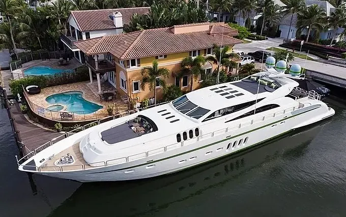 Luxurious 112' Leopard Mega Yacht in Miami Beach, Florida