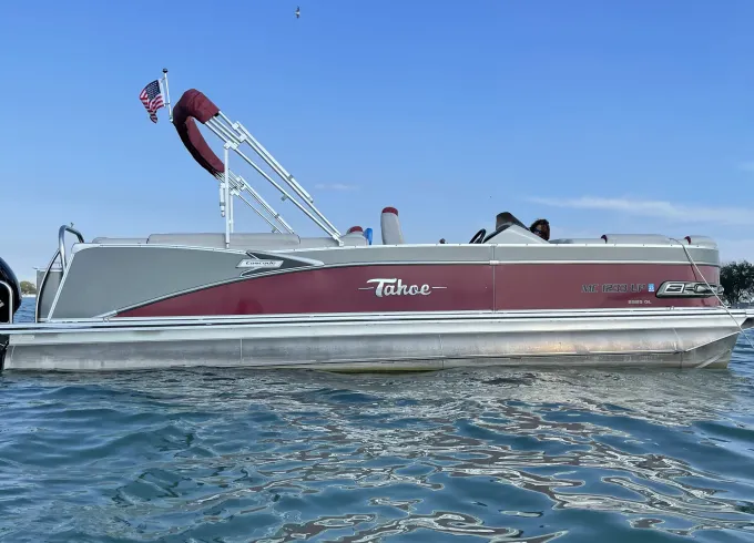 25’ Tahoe Cascade Platinum Lounger Tritoon in Harrison Township