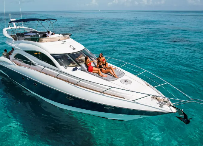Luxury 60ft Sunskeeker close to Tulum!