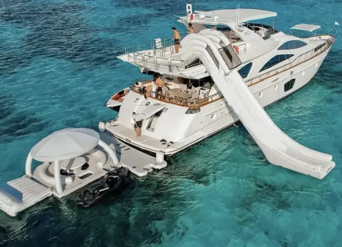 Azimut 80’ Luxury Yacht with Water Slide in Cancún - Visit Isla Mujeres!