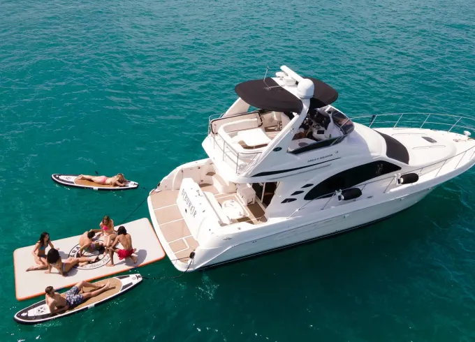 50' Multi-level Sea Ray Luxury Yacht with Party up to 12 in Chicago