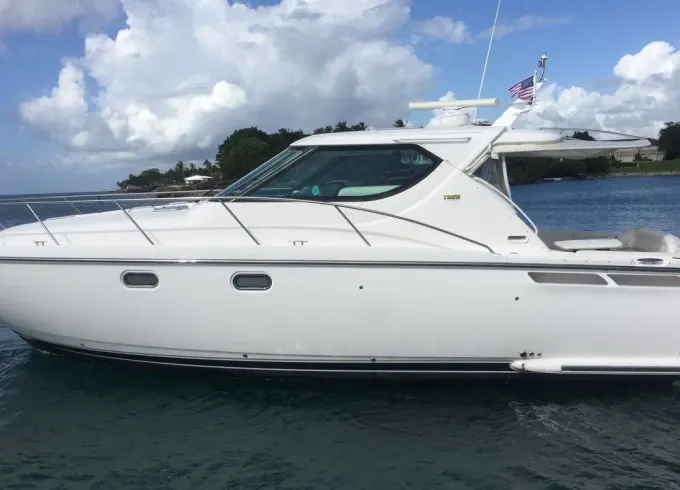 43ft Tiara Motor Yacht Rental in Punta Cana La Altagracia for 14 person!