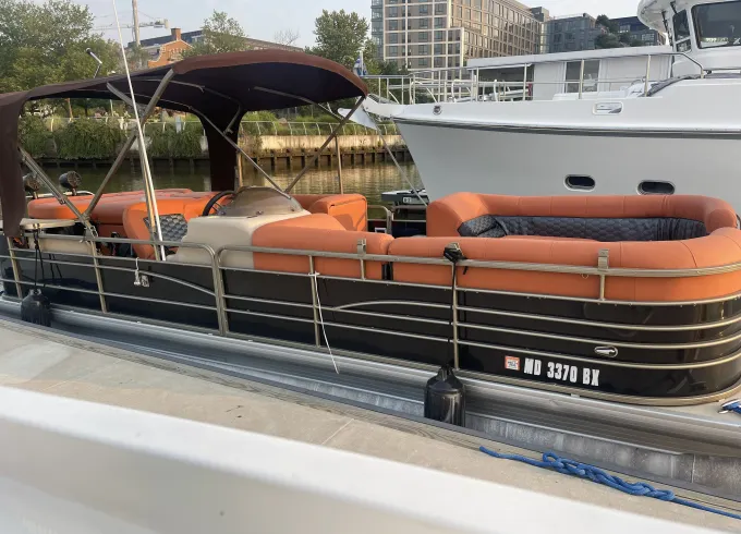 Luxe Party Boat Washington D.C.