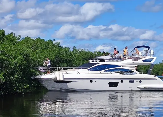 Azimut 47 Flybridge Yacht in Cancun/Isla Mujeres