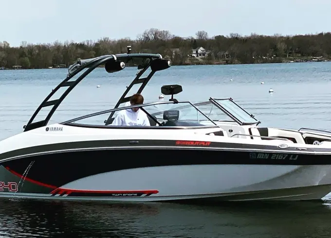 24 Ft Yamaha Jet Boat on White Bear Lake-Captain provided!