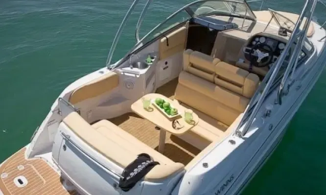 Four Winns Vista 258 Motor Yacht in Bibinje, Croatia