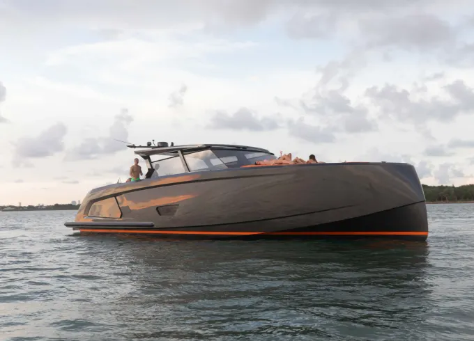 New Vanquish VQ58 Luxury Sports Yacht in Miami Beach - 12 Guest Capacity