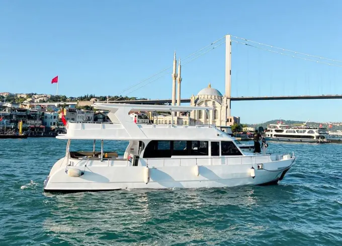 Private Event Yacht for 35 Guests – Group & Celebration Cruise