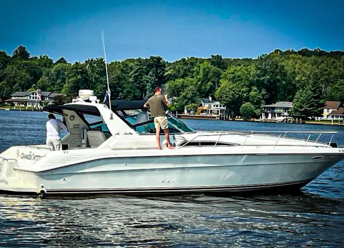 Chicago Lake Michigan Yacht Charter aboard 43' Sea Ray Sundancer w/ Captain Kev