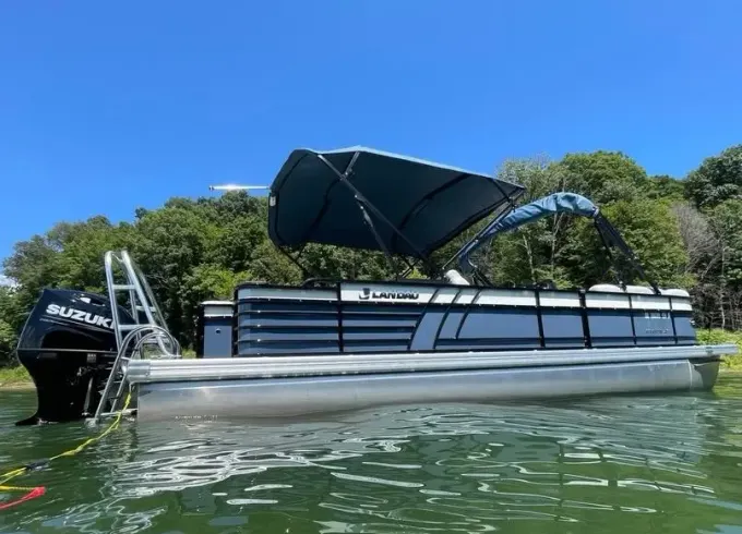 Plush 250 Atlantis Tritoon on Lake of the Ozarks