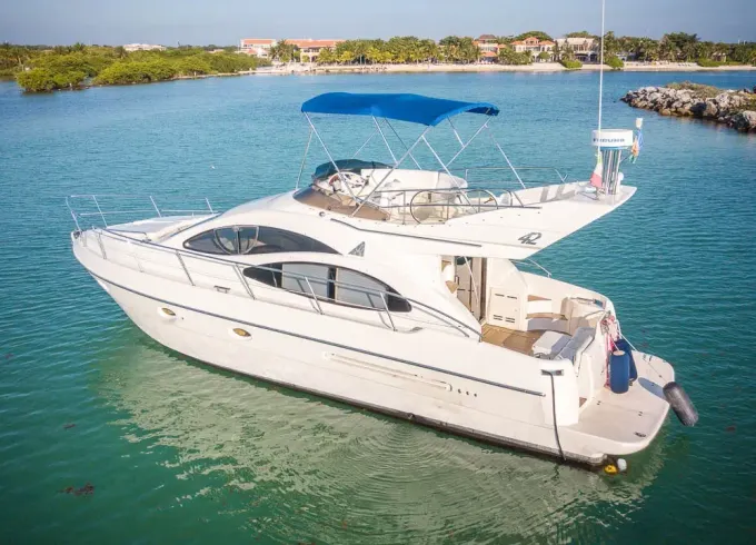 42' Azimut All-Inclusive Yacht Charter in Playa del Carmen.