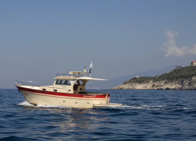 Enjoy a day on the water in Capri with our family,swim and have fun!