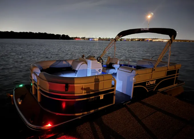 Get Lowe Pontoon with Captain