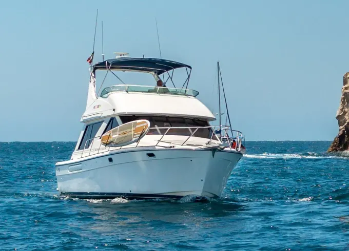 A Luxury Yacht Charter experience with this Bayliner 42 ft at LC.