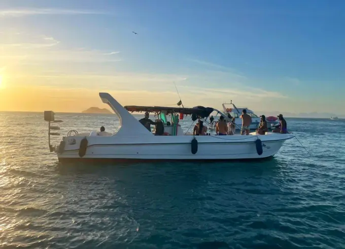34ft Compact Fibra Best Boat in Búzios!