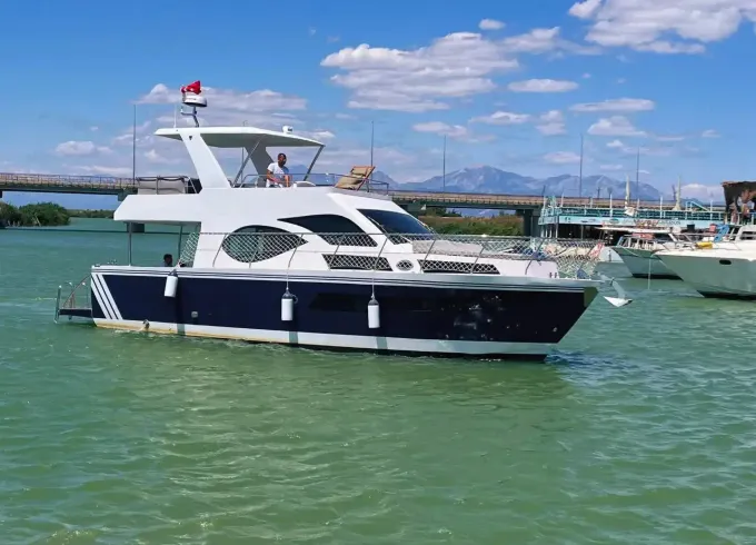 Custom-Built Day Trip Motor Yacht in Antalya: 13 Meters, 10 Guests
