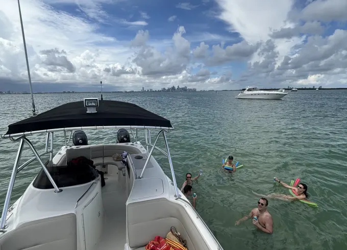 27ft Spacious Miami Catamaran – Perfect for Groups, Parties & Sunsets