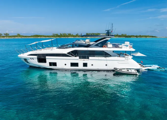 Luxurious 88ft Azimut serving South Florida