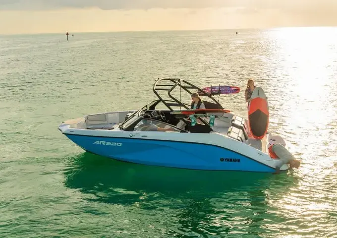 NEW YAMAHA SURF BOAT (CAPTAIN AND GAS INCLUDED)