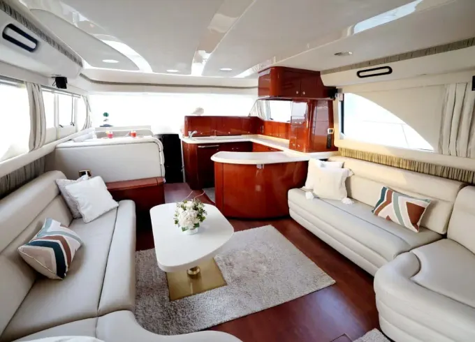 63 feet SeaRay Motor Yacht in Dubai SOY