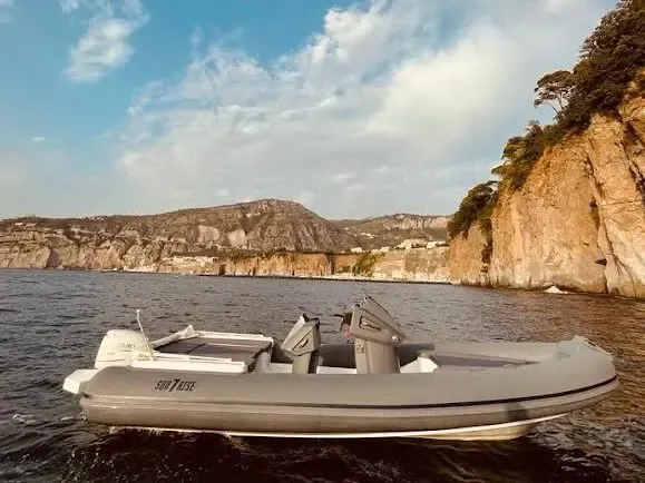 Sunrise 21 RIB for 6 people in Sorrento