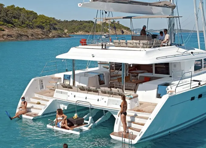 Captained Luxury Lagoon 560 Catamaran In The Bahamas