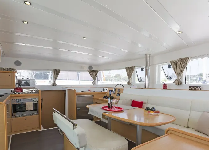 Lagoon 421(built 2015) in Alimos