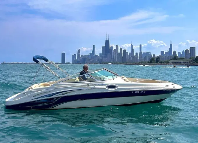 27ft Sea Ray Deck Boat for 5 Guests, Captain Included