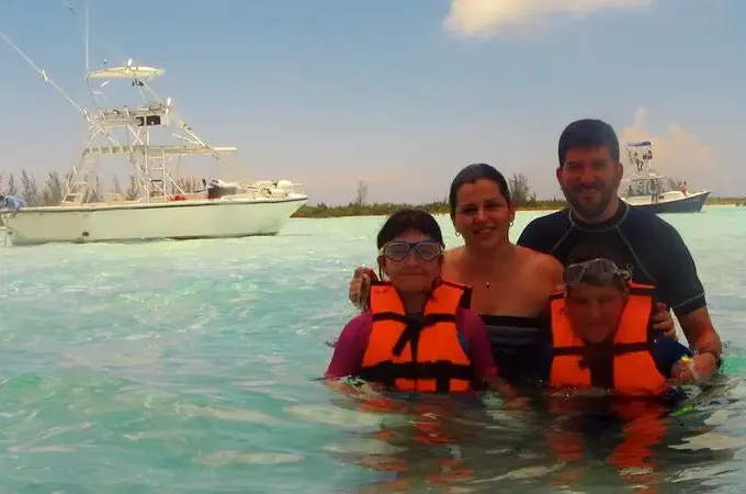 Fishing Charter On 31ft ''Grand Slam'' Island Hopper Sports Fisherman in Cozumel