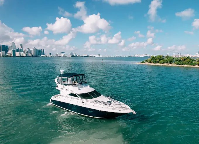 Sun, Luxury & Fun | Sea Ray Flybridge 52ft in Miami