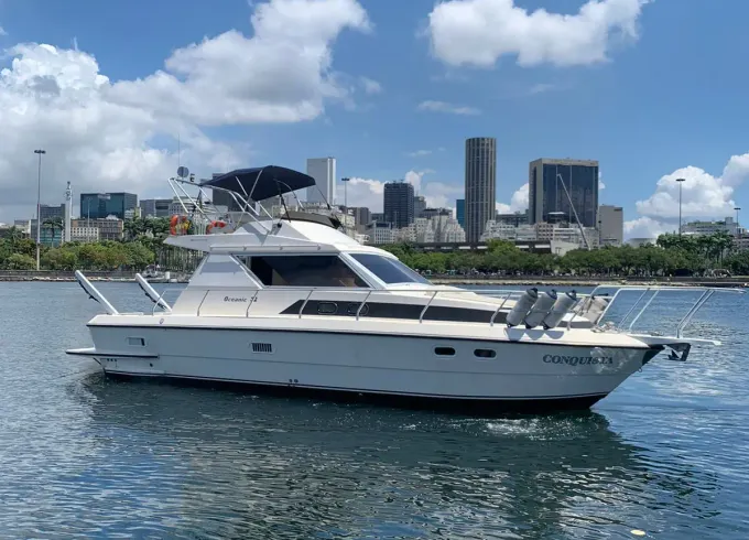 32 feet Jussara Oceanic Motor Yacht Rental in Rio de Janeiro, Brazil