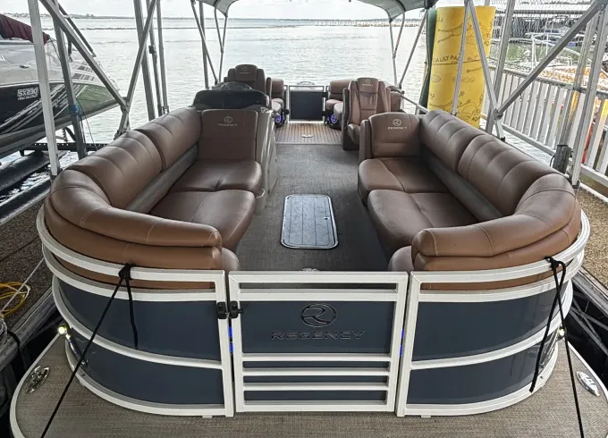 Luxury 27’ Regency Tritoon Charter- The Ultimate Lake Day Experience in Rockwall