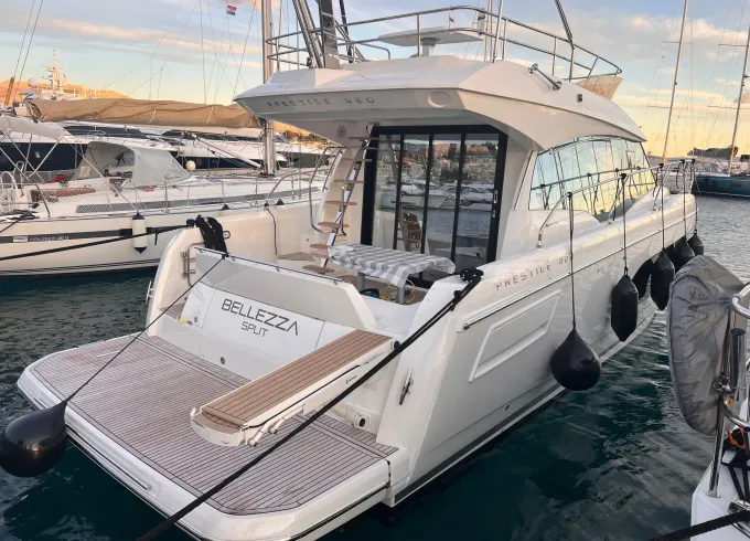 Enjoy with us on our new Prestige 420Fly