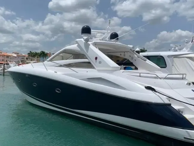 Visit Saona or Catalina island in our 55 feet Sunseeker