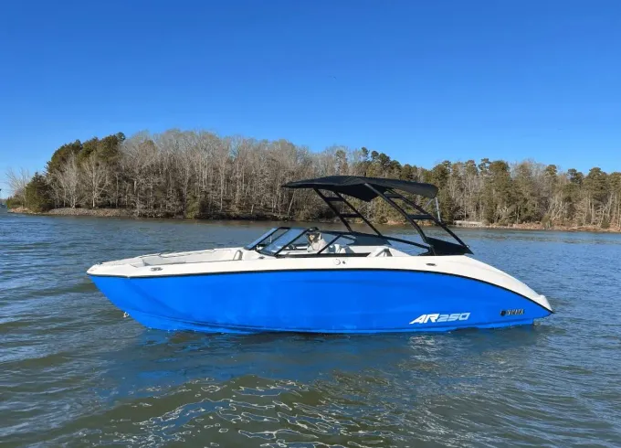 Yamaha AR252 Bowrider Rental – 25ft Lake Tahoe Adventure for Up to 10 Guests