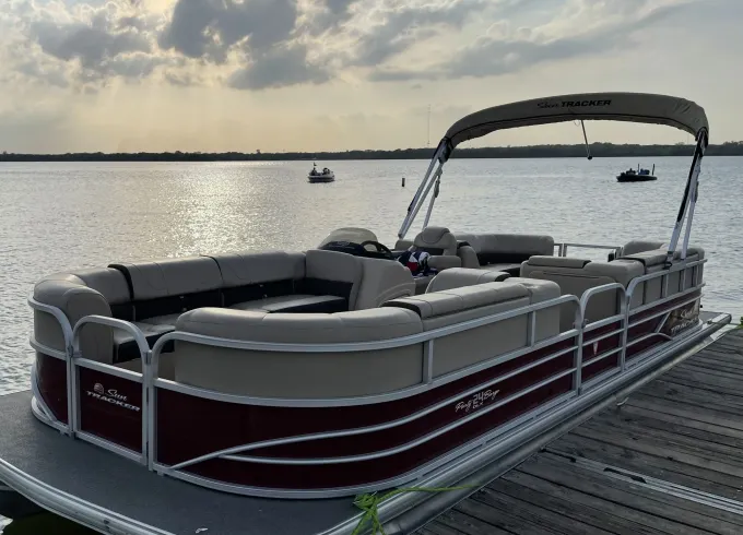 2018 Sun Tracker Party Barge 24 DLX Pontoon | Lake Arlington