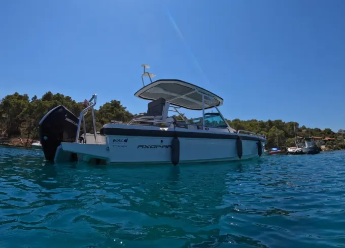 Axopar 28 Open Boat with 1 cabin, Toilet for Rent in Trogir, Split