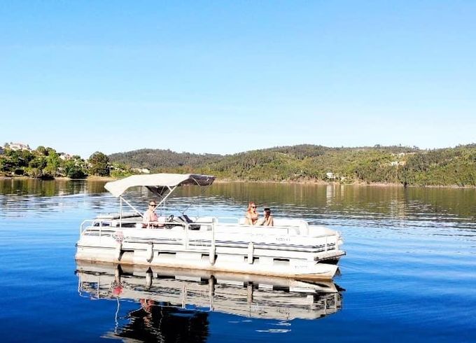 Sun Tracker Party Barge! Pontoon boat for cruises at Castelo de Bode, Portugal