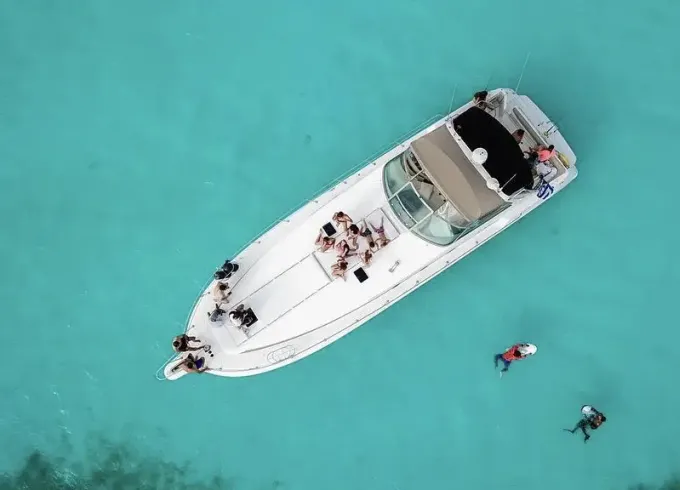 Sea Ray Express 55’ in Tulum. All inclusive