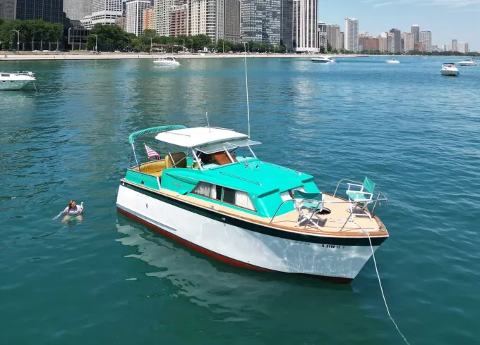 1962 Chris Craft Yacht Charter on the Chicago River!