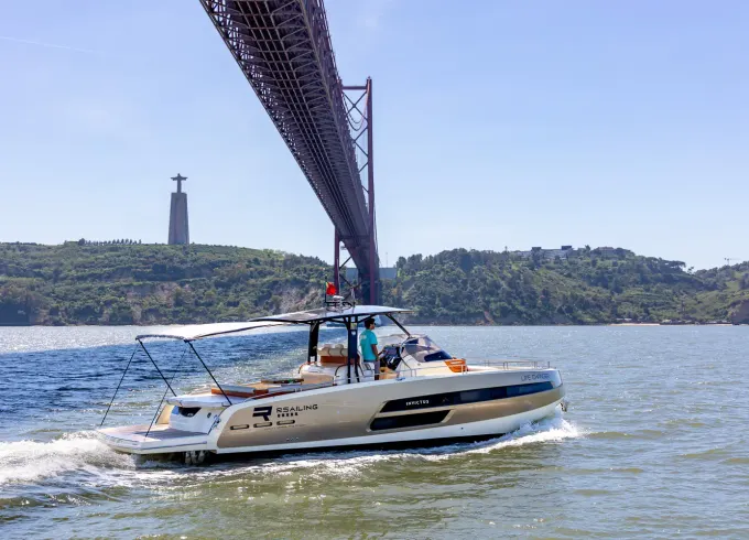 Invictus Luxury Yacht Charter from Lisbon to Cascais