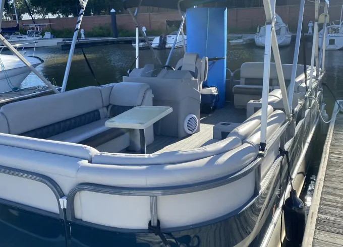 22ft Bentley Pontoon | 12 PPL | $250hr